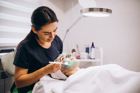 A Complete Guide to Understanding Modern Beauty Clinics and Skin Care Services