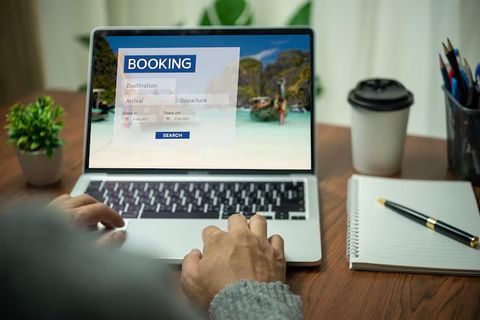 Discover How Expedia Simplifies Hostel Search and Travel Planning